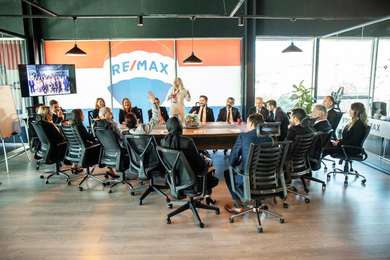  Remax Vizyon 2022 Yılına Gümbür Gümbür Geliyor… 