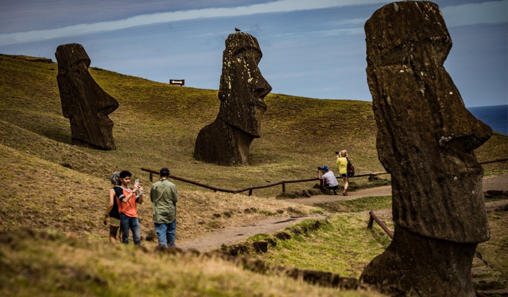 Dünyadaki Dünya Dışılıklar -1 | Dev Moai Heykelleri