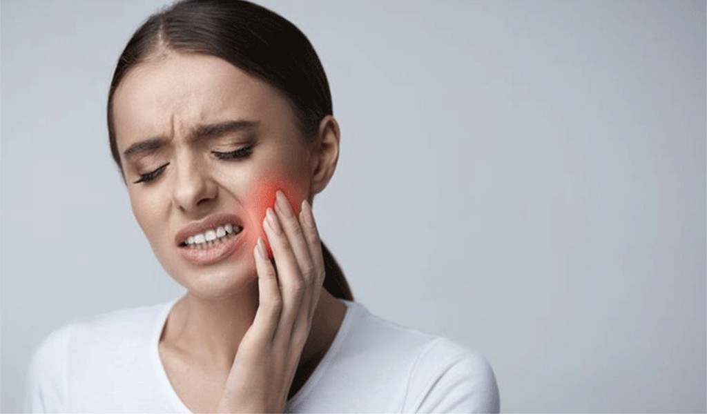 ''Sık Dişini Biraz'' Artık Hasta Ediyor: Uzman Diş Hekimi Burak Kapılı